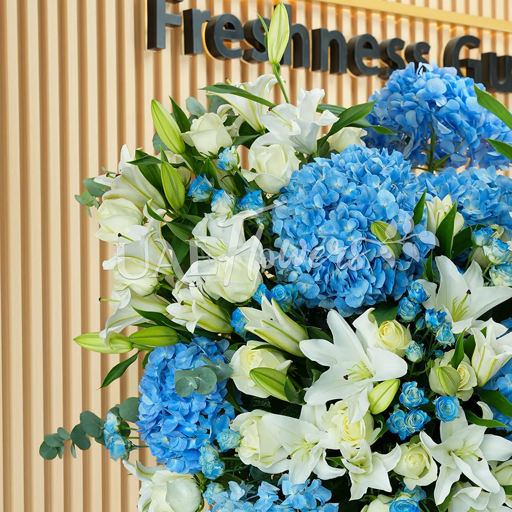 White & Blue flower Vase